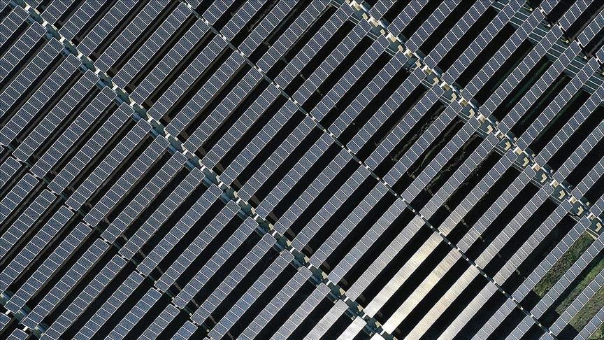 Dünyada bu yıl temiz enerji yatırımları 2 trilyon dolarla fosil yakıt yatırımlarının iki katına çıkacak