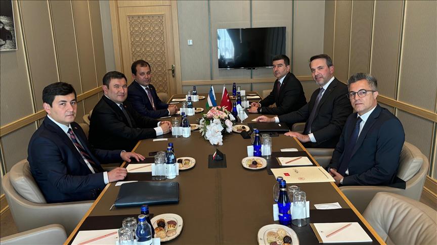 Enerji ve Tabii Kaynaklar Bakanı Alparslan Bayraktar, Özbek mevkidaşlarıyla görüştü