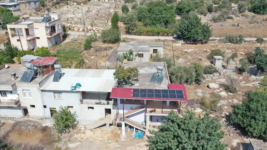 Mersin'de orman köylüleri güneş enerjisiyle kendi elektriğini üretiyor