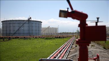 Oil prices up amid strong US retail sales data