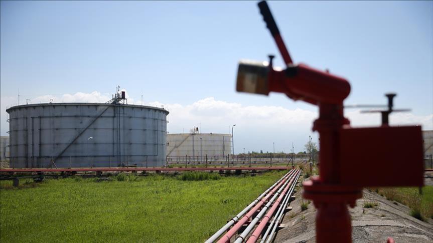 Oil prices fall with demand concerns over China's insufficient stimulus plan