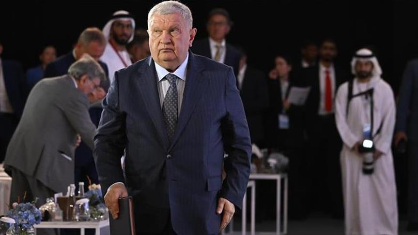 Gold to be dollar's biggest competitor, says Rosneft CEO