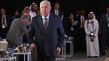 Rosneft CEO'su Seçin, doların en büyük rakibinin altın olacağını söyledi