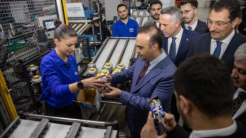 Bakan Kacır, Sakarya'da üretilen akıllı ultrasonik doğal gaz sayacını inceledi