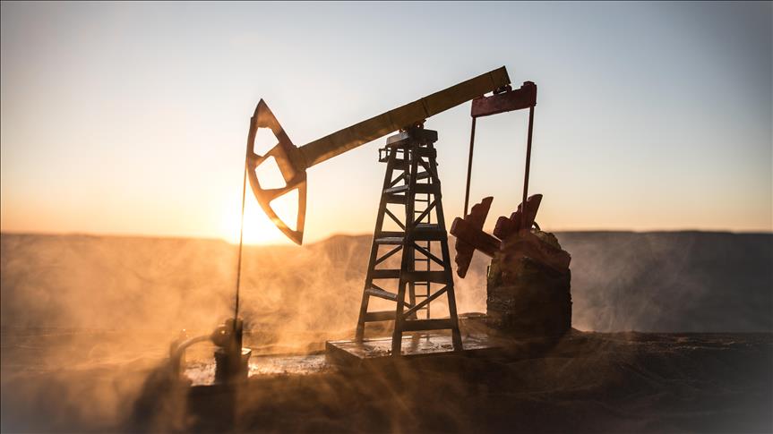 Oil prices remain steady as US crude stockpiles drop unexpectedly, tariff concerns persist