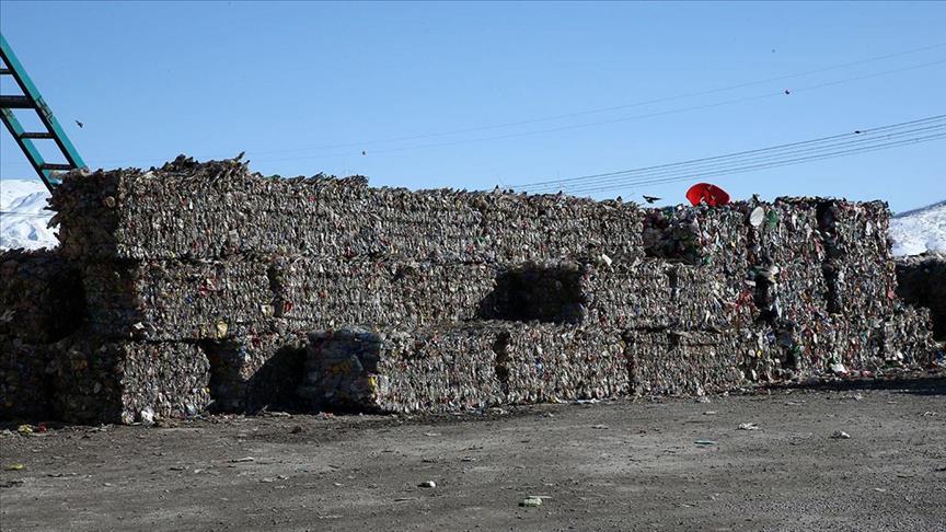 Bitlis'te toplanan atıklar evlere ışık, ekonomiye gelir oluyor