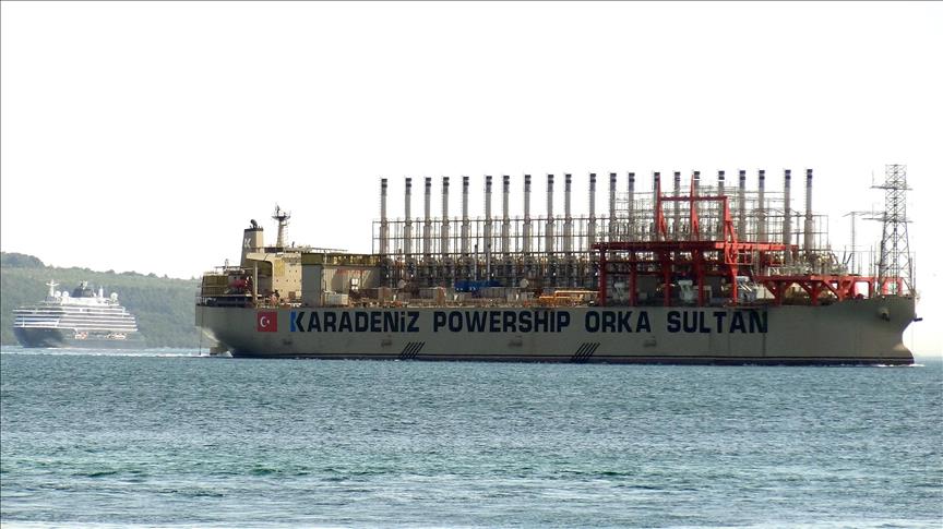 Elektrik üretim gemisi Çanakkale Boğazı'ndan geçti