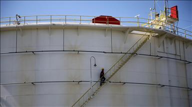 Oil prices rise weekly amid US inventory drop, trade talks, OPEC+ move