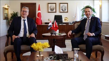 Enerji Bakanı Bayraktar, BOTAŞ'a ait FSRU'nun ilk kez yurt dışında görev yapacağını bildirdi: