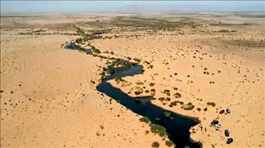 Leak halts production at major Libyan oil field
