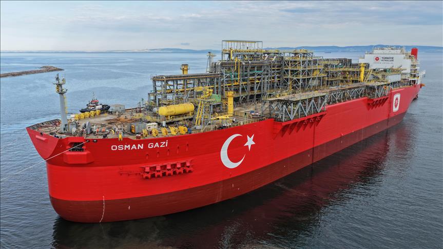 Türkiye'nin ilk yüzer gaz üretim platformu İstanbul'un fethinin yıl dönümünde Boğaz'dan geçecek