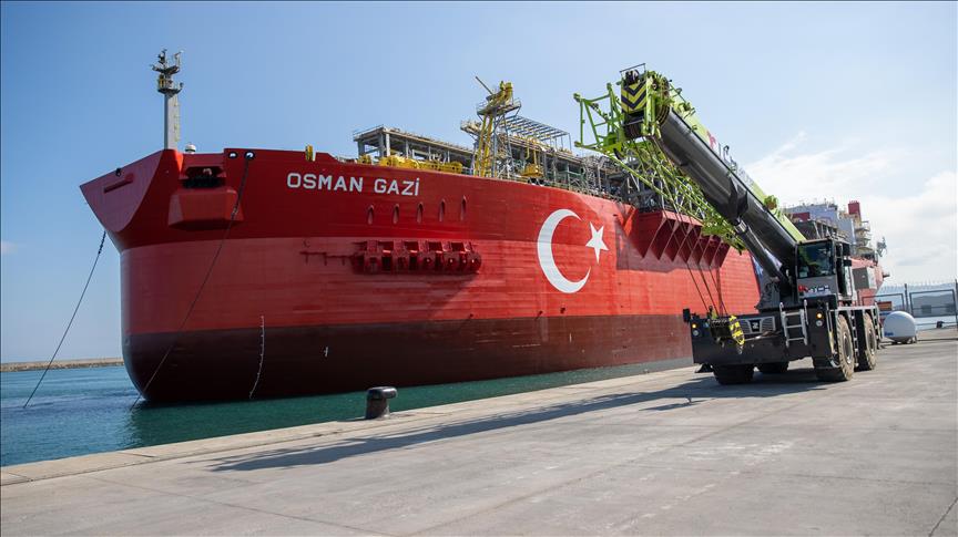 Türkiye’s first floating gas platform reaches Black Sea port