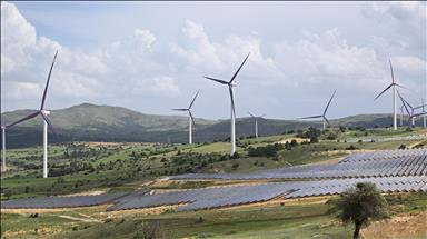 Dünyada yapımı süren 3 enerji projesinden 2'si temiz kaynaklı