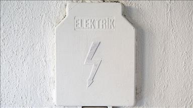 Spot market electricity prices for Monday, June 9