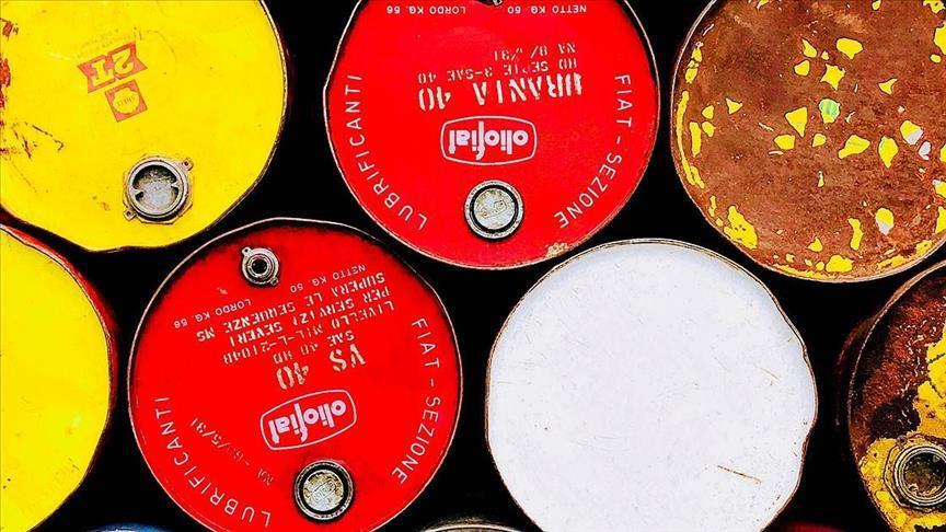 Oil heading for slight weekly loss amid market uncertainties