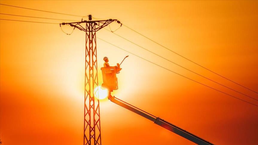 Toroslar EDAŞ, Gaziantep'te aşırı sıcaklarla yükselen elektrik talebine rağmen kesintisiz enerji sağlıyor