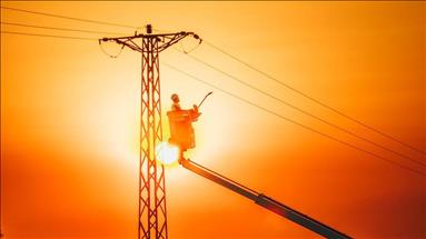 Toroslar EDAŞ, Gaziantep'te aşırı sıcaklarla yükselen elektrik talebine rağmen kesintisiz enerji sağlıyor