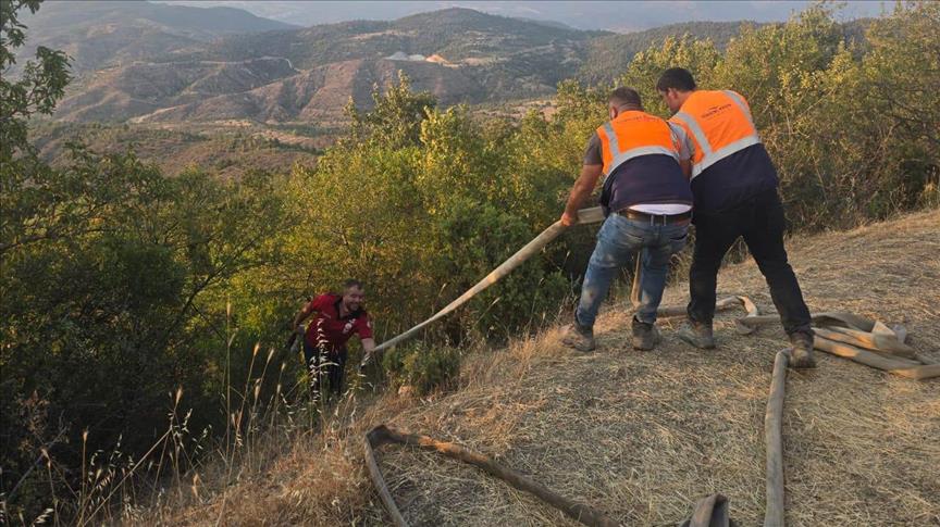 Madencilik sektörü, orman yangınlarıyla mücadelede sahada görev alıyor