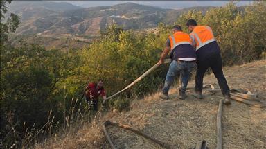 Madencilik sektörü, orman yangınlarıyla mücadelede sahada görev alıyor