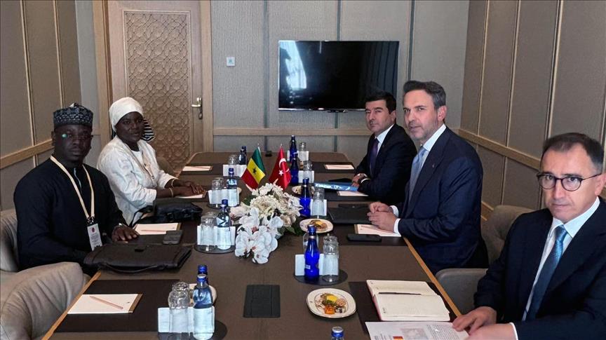 Bakan Bayraktar, Senegal Enerji, Petrol ve Madenler Bakanı ile görüştü