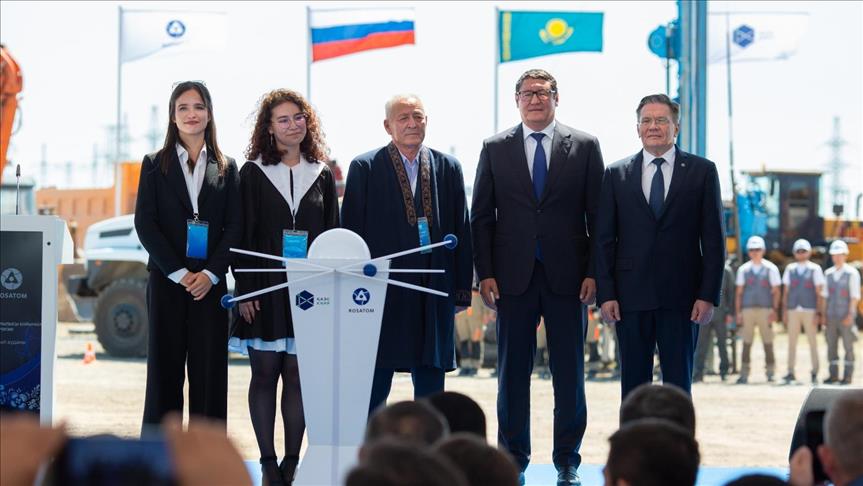 Kazakistan'ın ilk nükleer enerji santralinin inşasına başlandı