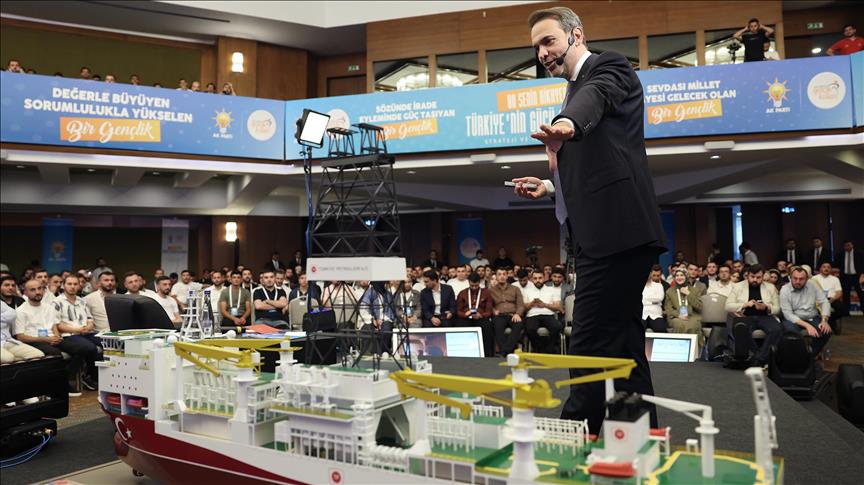 Bakan Bayraktar, "Türkiye'nin Gücü AK Gençlik Strateji ve İstişare Toplantısı"na katıldı