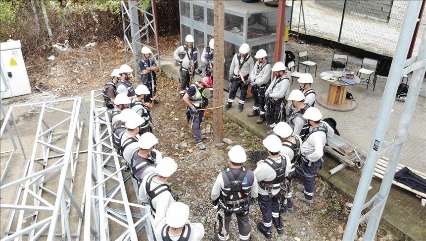 Çoruh EDAŞ'tan saha çalışanlarına "Yüksekte Güvenli Çalışma Eğitimi"