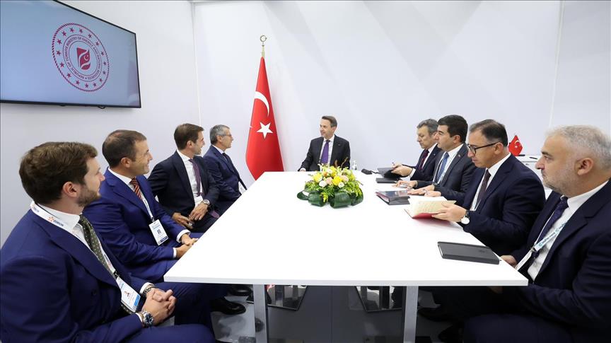 Bakan Bayraktar, Gastech 2025 Forumu kapsamında temaslarda bulundu