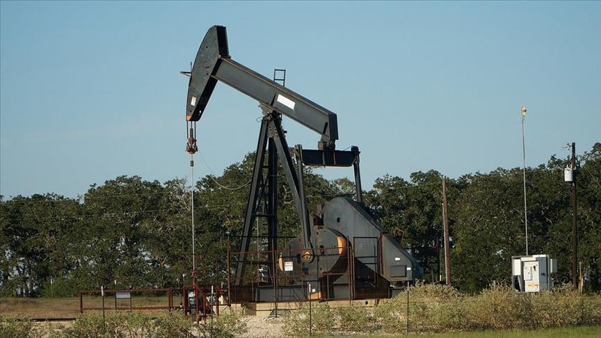 Oil heading for weekly gain amid geopolitical tensions and cautious market sentiment