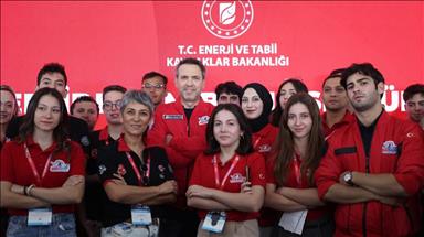 Bakan Bayraktar, TEKNOFEST İstanbul'da gençlerle buluştu
