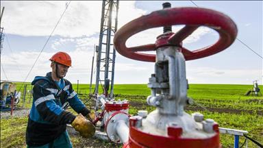 Oil edges up as US demand supports prices, OPEC+ allays supply fears