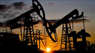 Oil heading for slight weekly loss as markets weigh Gaza ceasefire