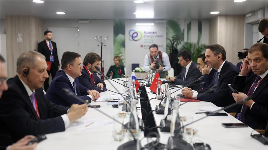 Enerji Bakanı Bayraktar, Rus, Macar, Vietnamlı ve Suudi Arabistanlı bakanlarla görüştü