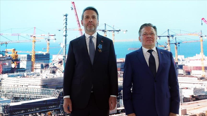 Enerji Bakanı Bayraktar'a Rusya'da "Nükleer Alandaki Uluslararası İşbirliği Nişanı" verildi