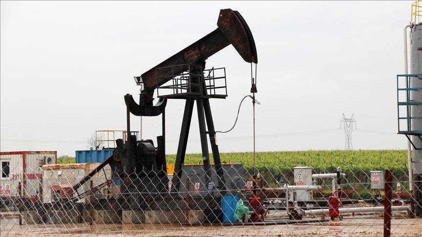 Oil drops as US-Russia talks ease supply risks, Fed caution pressures markets