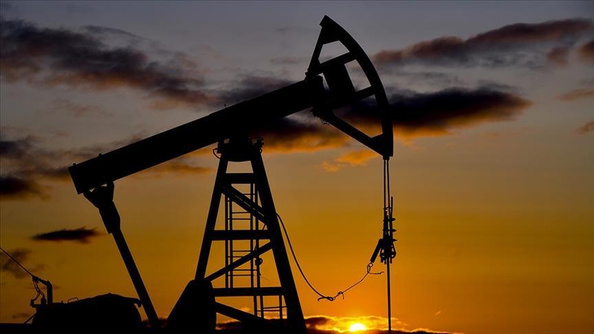 Oil set for weekly gain as peace hopes counter supply concerns