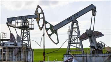 Oil prices rise after Trump orders blockade on sanctioned Venezuelan tankers