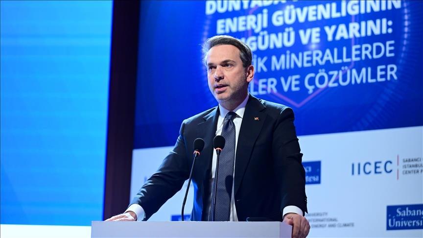 Bakan Bayraktar, 2026'nın yenilenebilir enerjide "yeni bir rekor yılı" olacağını bildirdi