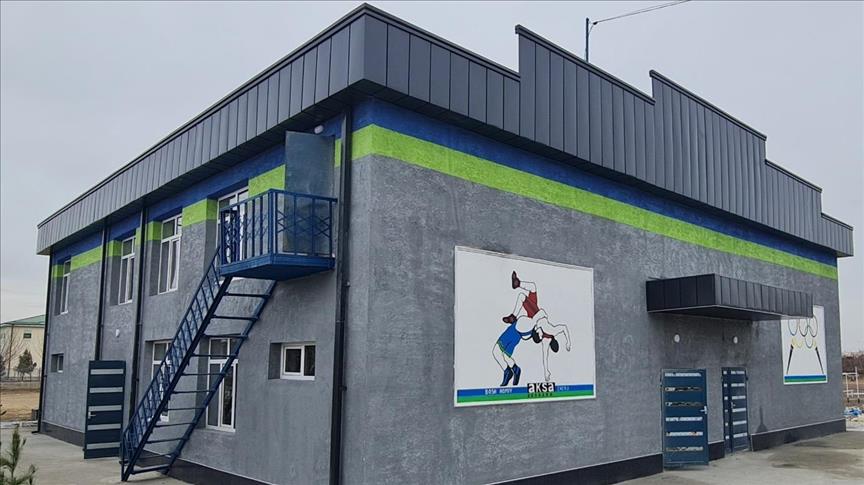 Aksa Enerji, Özbekistan'da yenilediği spor salonuyla gençlerin hayatına dokunuyor