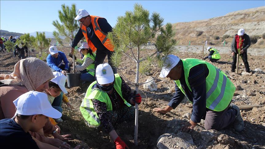TKİ, Kütahya'da eski maden sahalarını sosyal sorumluluk projeleriyle ekonomiye kazandırıyor