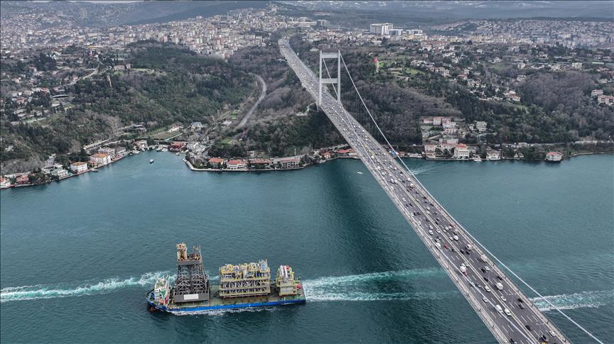 "Osman Gazi" ile "Yıldırım"ın parçalarını taşıyan gemi İstanbul Boğazı'ndan geçti