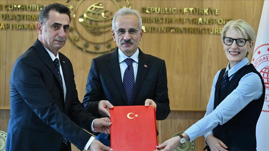 Hidrojen yakıtlı tren için Türkiye ve İngiltere arasında imzalar atıldı