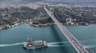 "Osman Gazi" ile "Yıldırım"ın parçalarını taşıyan gemi İstanbul Boğazı'ndan geçti