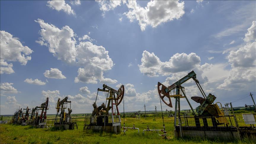 Crude edges higher for week as geopolitics offset supply glut