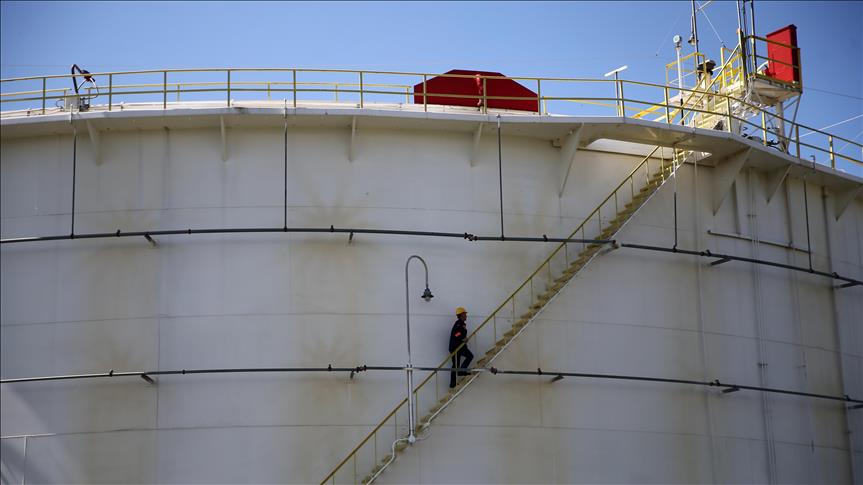 Oil edges higher on US-Iran tensions