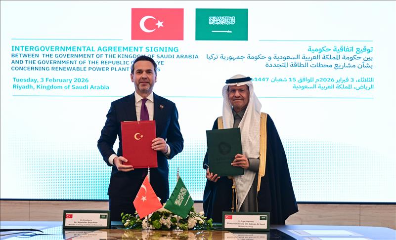 Suudi Arabistan ile Türkiye arasında 2 milyar dolarlık güneş enerjisi anlaşması imzalandı