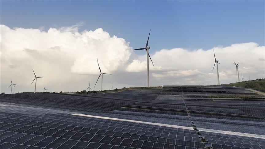 Global wind, utility-scale solar pipeline reaches record 4.9 TW in 2025, led by emerging economies