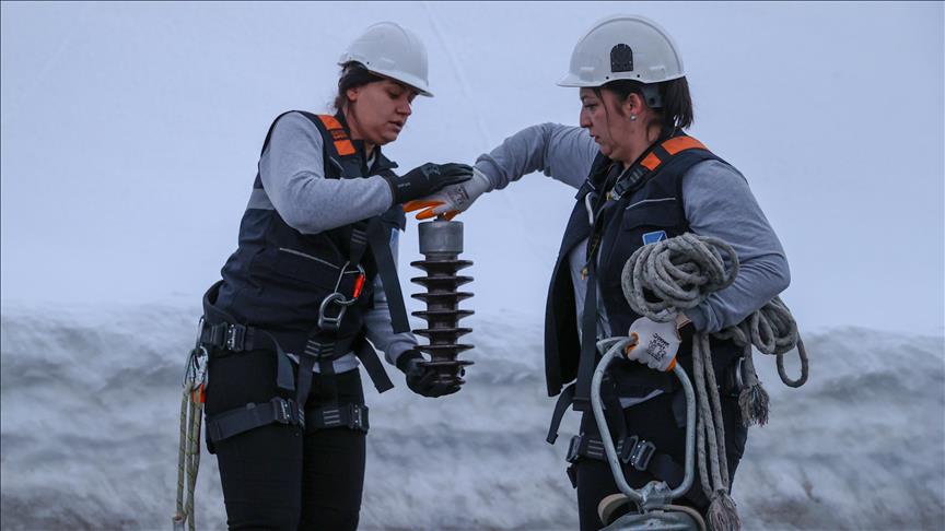 Spot market electricity prices for Tuesday, Feb. 24