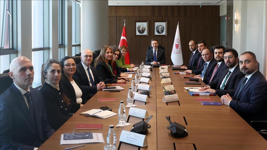 Bakan Bayraktar EBRD Başkanı Renaud-Basso ile görüştü: