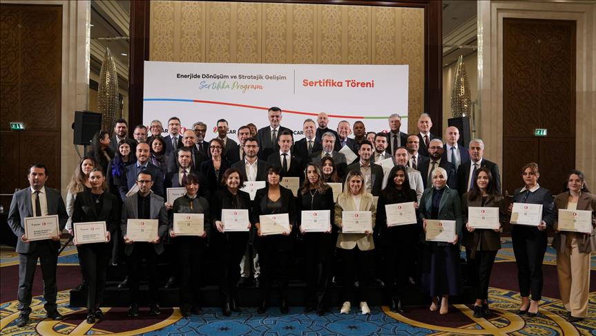 SOCAR Türkiye ve ODTÜ iş birliğiyle hayata geçirilen "Enerjide Dönüşüm ve Stratejik Gelişim Programı" ilk mezunlarını verdi